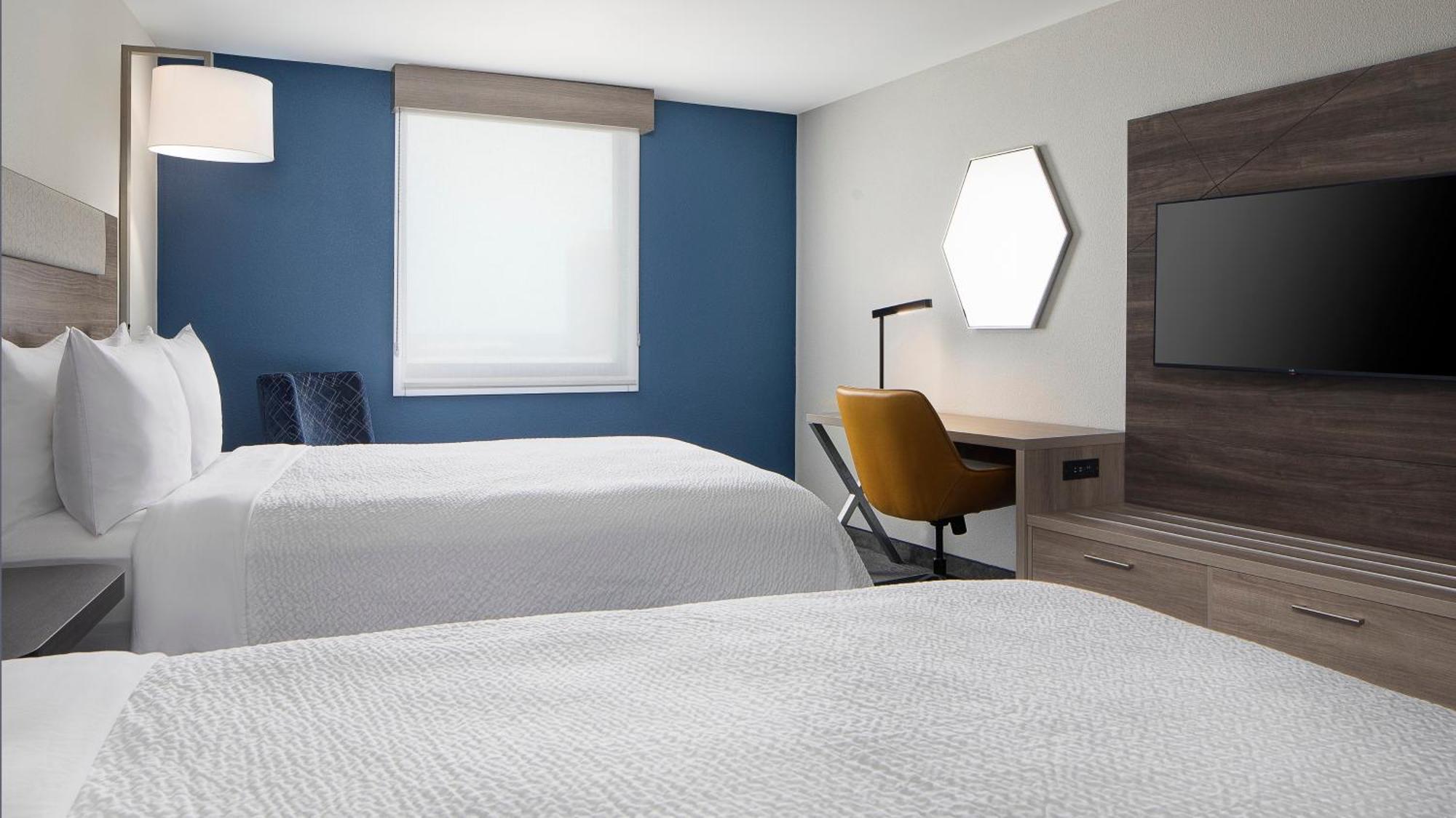 Holiday Inn Express Dallas Market Center By Ihg Exterior foto