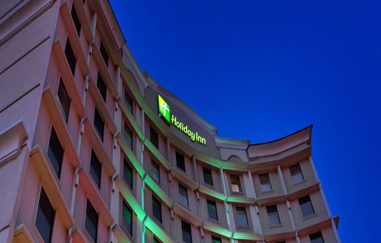 Holiday Inn Express Dallas Market Center By Ihg Exterior foto